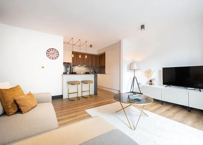 Luxurious Two-Bed Stay: Mcr
