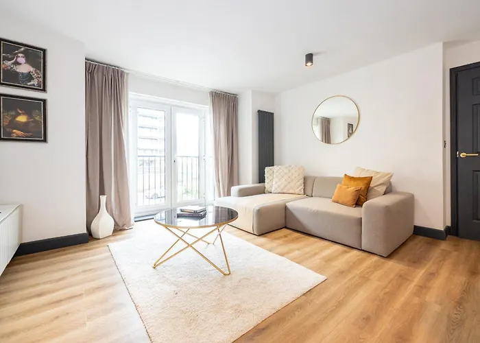 Luxurious Two-Bed Stay: Mcr