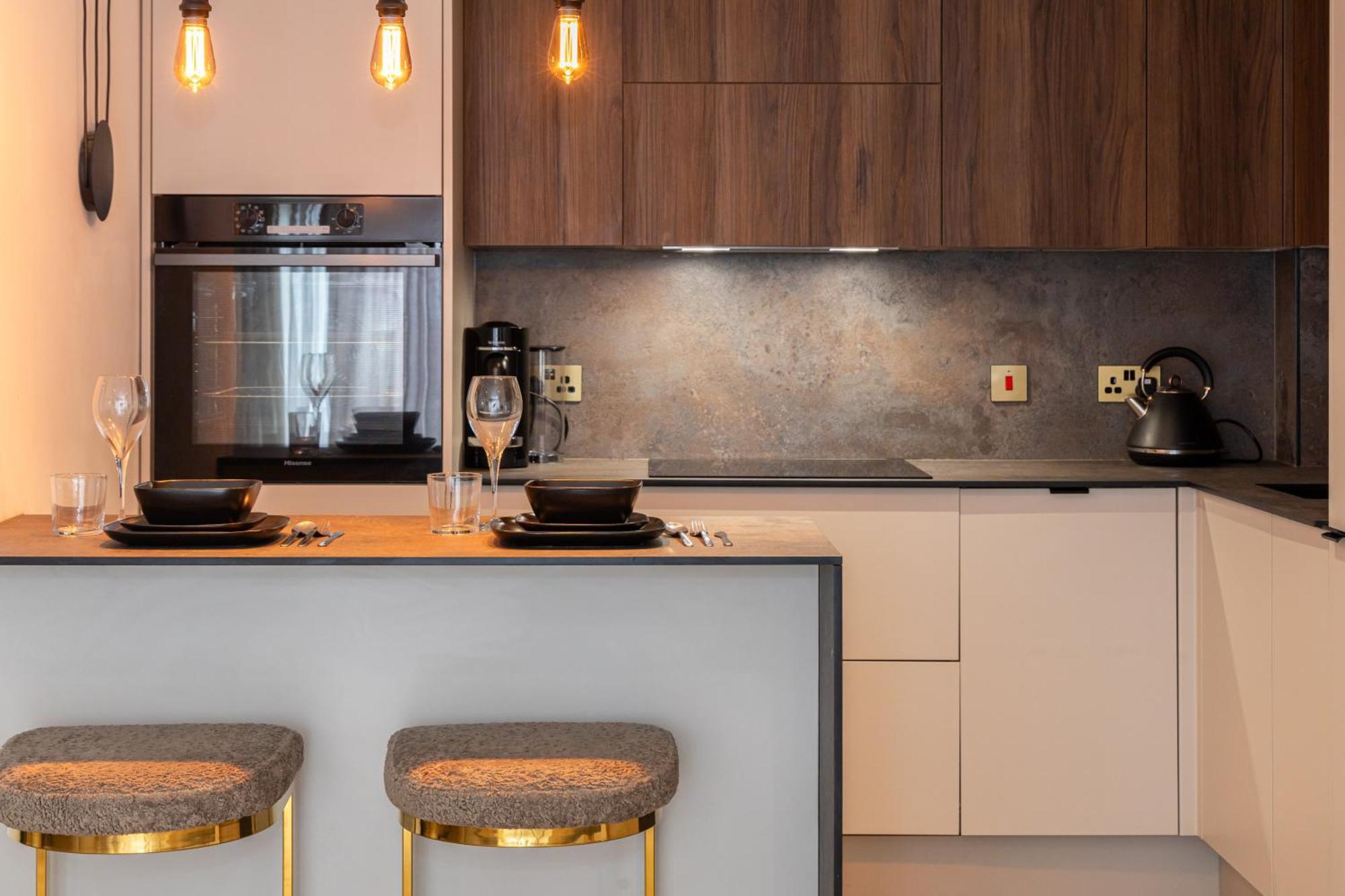 Luxurious Two-bed Stay: Mcr Apartment Manchester