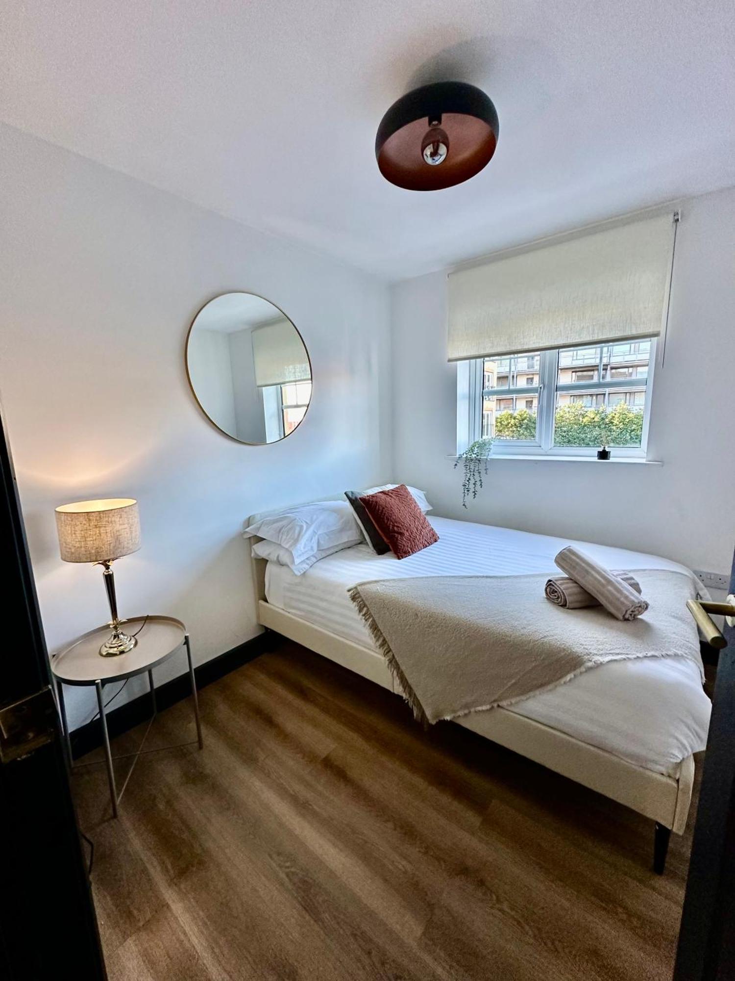 Luxurious Two-bed Stay: Mcr Apartment *